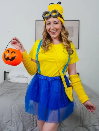 Minion Sophia Cruise's Sloppy Halloween BBC Blowjob